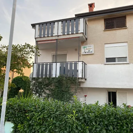Апартаменты Apartements Sarah *